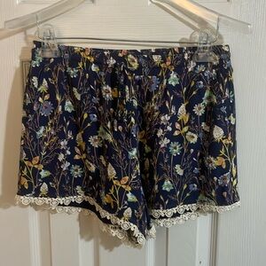Sophie Rue Floral Lace Shorts - size Medium.